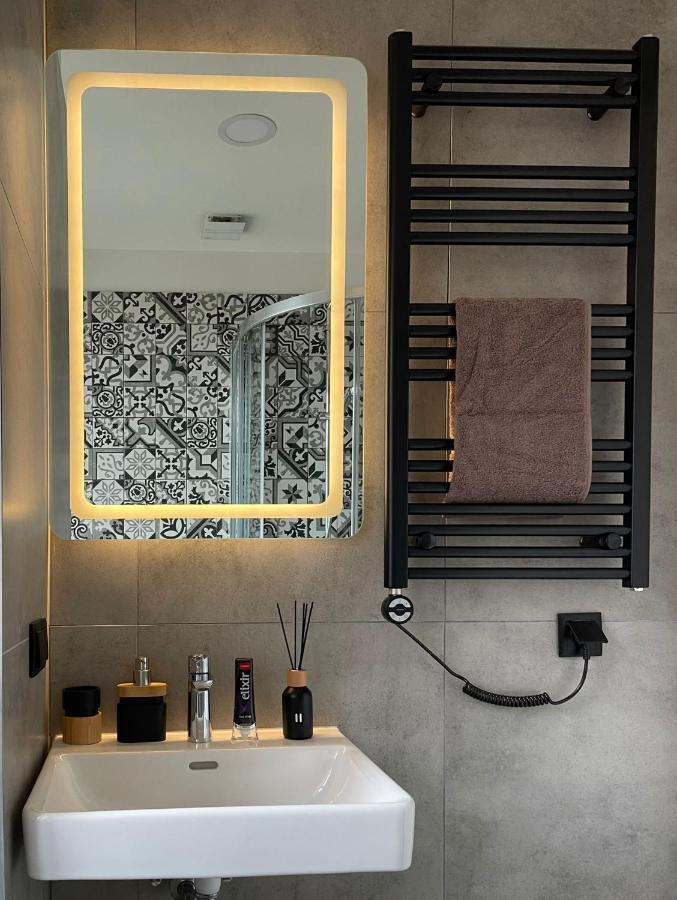 Premium Apartment In Quiet & Historical Area Riga Luaran gambar
