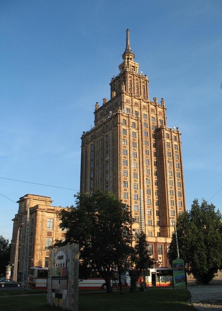 Premium Apartment In Quiet & Historical Area Riga Luaran gambar