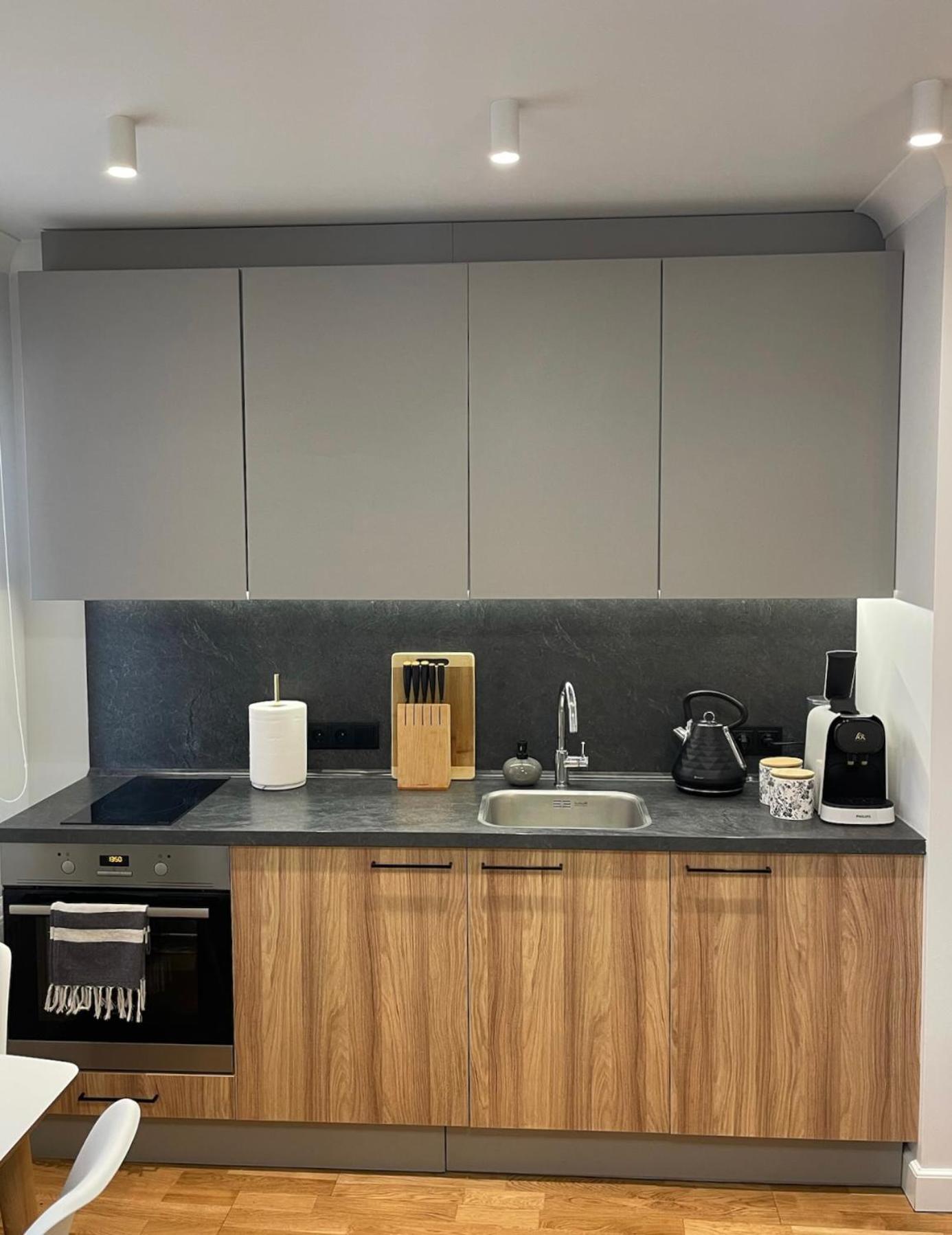 Premium Apartment In Quiet & Historical Area Riga Luaran gambar