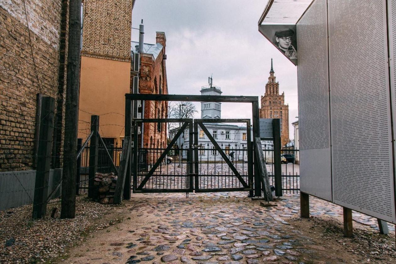 Premium Apartment In Quiet & Historical Area Riga Luaran gambar
